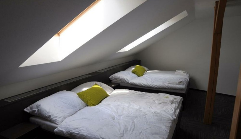 Hotel Kaskáda Ledeč nad Sázavou - Čtyřlůžkový pokoj se 2 ložnicemi, Třílůžkový